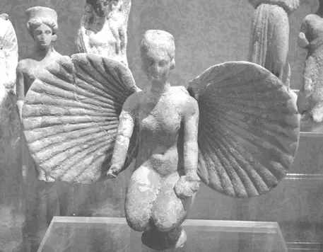Estatuilla de Venus con la concha abierta en forma de alas. Museo de Brindisi