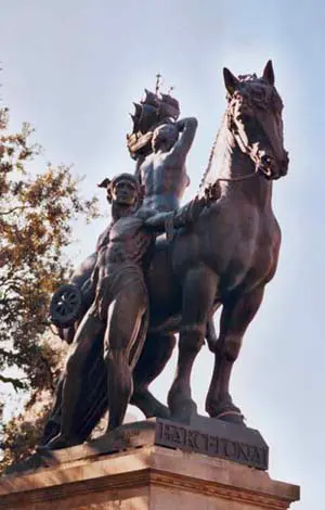 Frederic Marès, Barcelona. Estatua de bronce en la Plaza Cataluña. Exposición "Hermes y Barcelona", 2005.