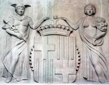 El escudo de Barcelona rodeado de Hermes y Fortuna.